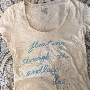 Old Navy Tee 💙🌊